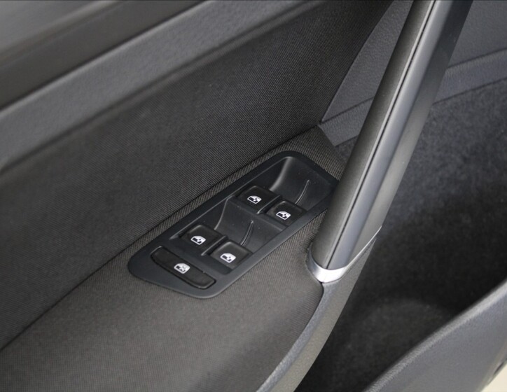Volkswagen e-Golf 19