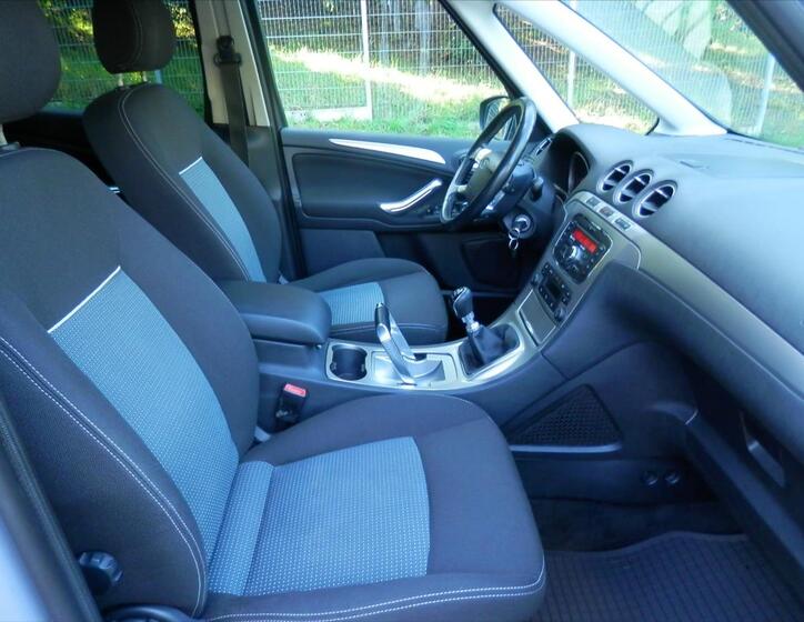 Ford Galaxy 13