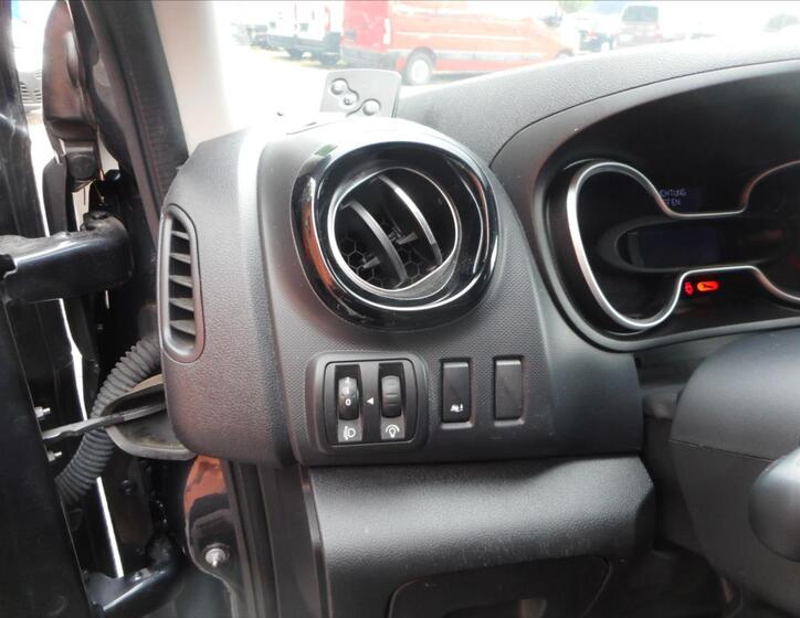 Renault Trafic 19
