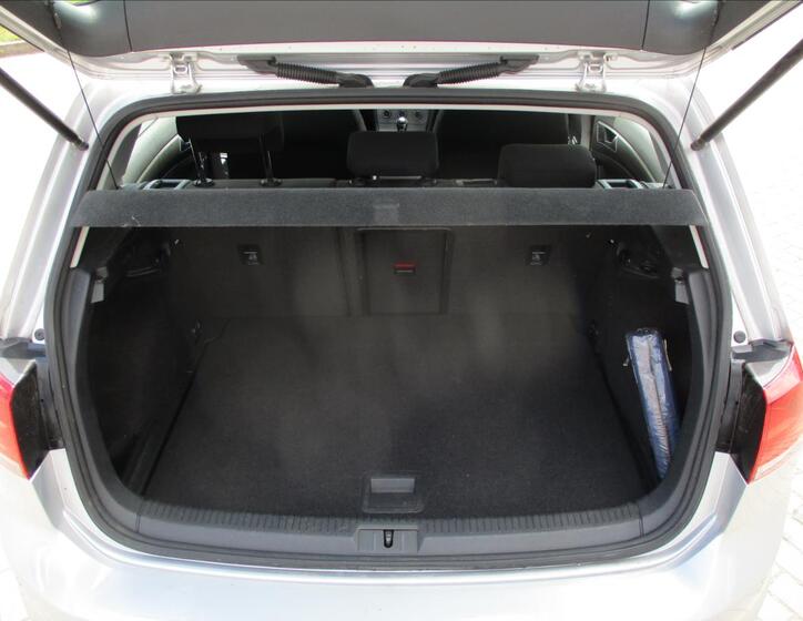 Volkswagen Golf 9