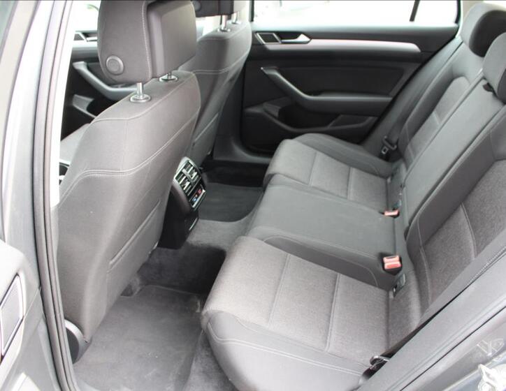 Volkswagen Passat 13