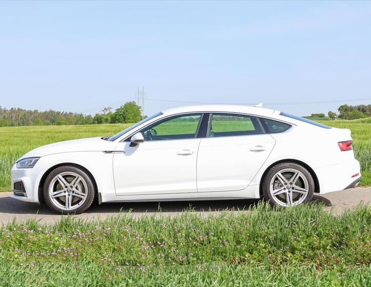 Audi A5 4