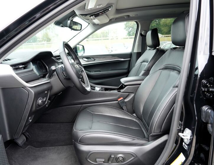 Jeep Grand Cherokee 25