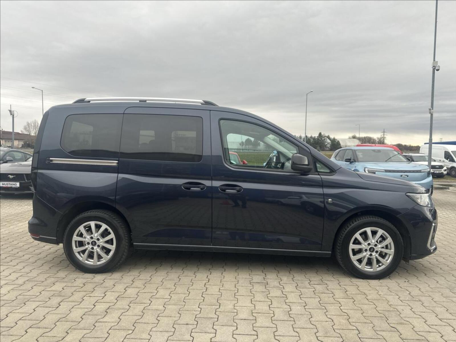 Ford Tourneo Connect 6