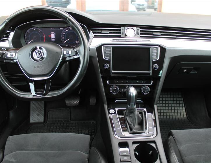 Volkswagen Passat 9