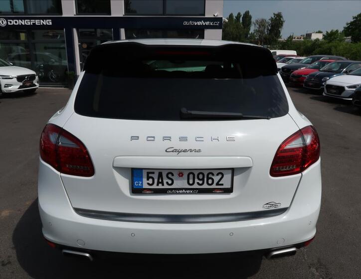 Porsche Cayenne 8