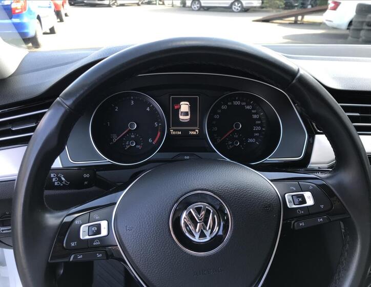 Volkswagen Passat 10