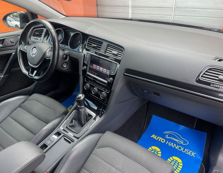 Volkswagen Golf 25