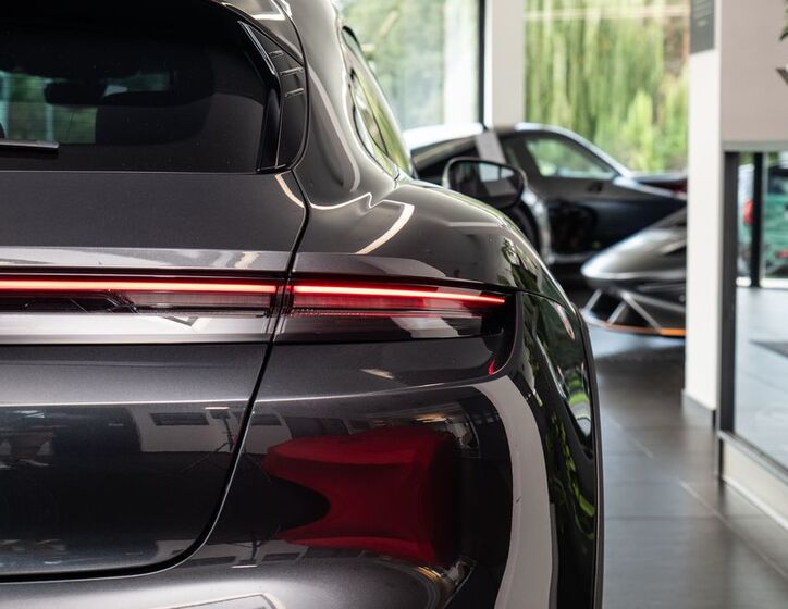 Porsche Taycan 25
