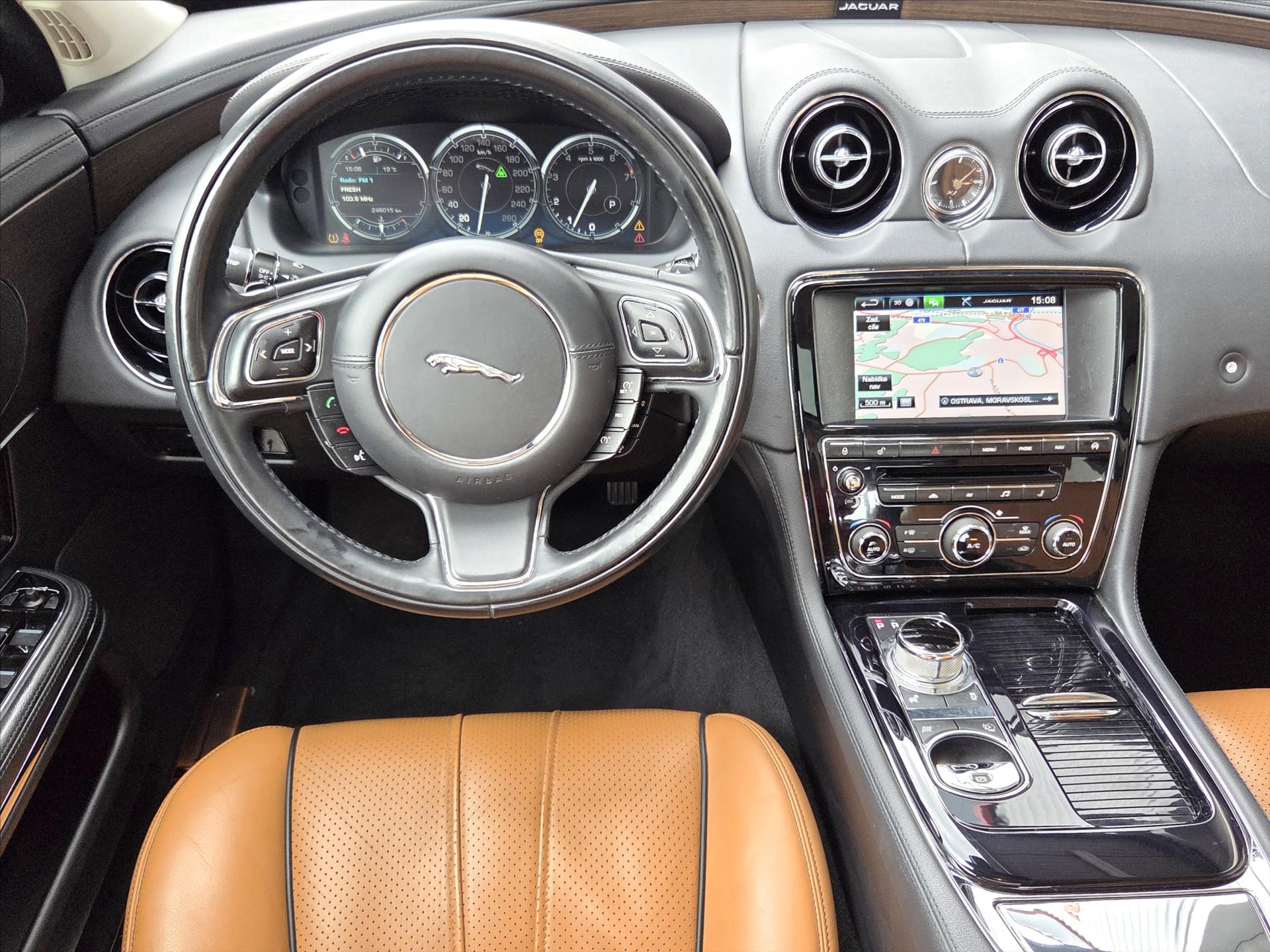 Jaguar XJ