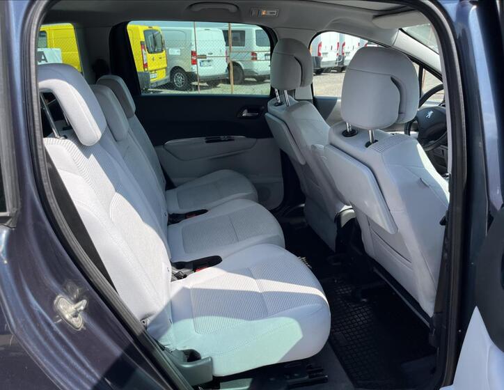 Peugeot 5008 12