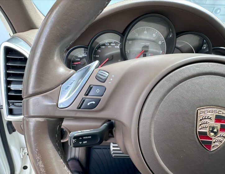 Porsche Cayenne 26