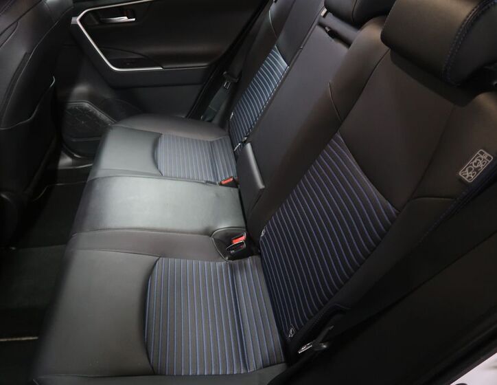 Toyota RAV4 10