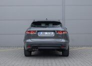 Jaguar F-Pace 6