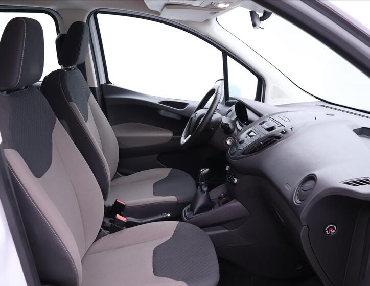 Ford Tourneo Courier 13