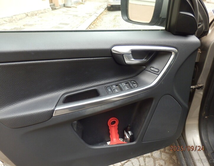 Volvo XC60 4