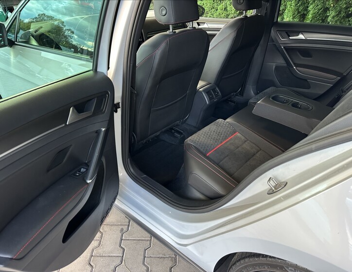 Volkswagen Golf 8