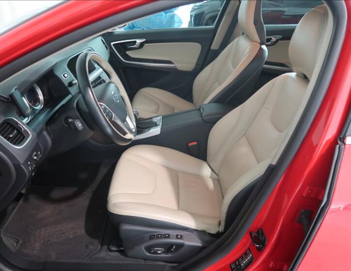 Volvo V60 7