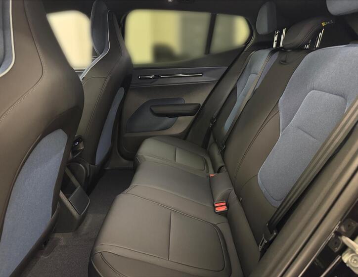 Volvo EX30 11