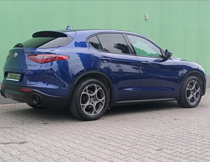 Alfa Romeo Stelvio 7