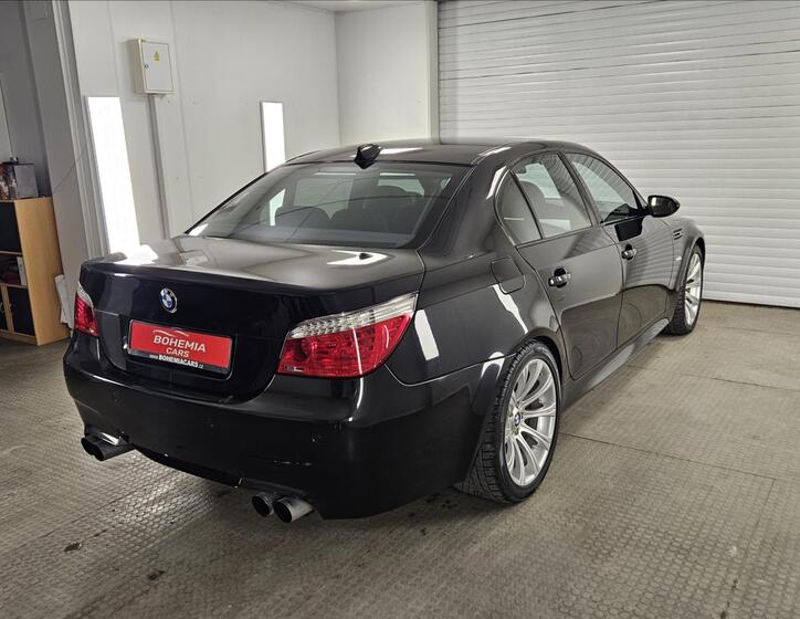BMW M5 4