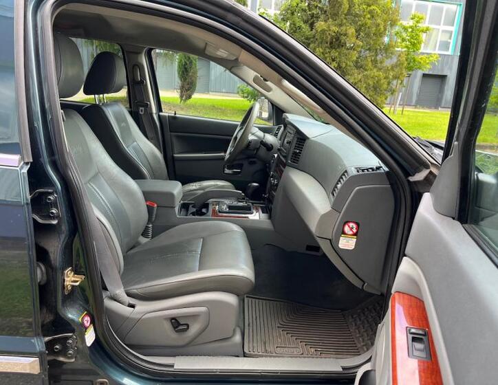 Jeep Grand Cherokee 26
