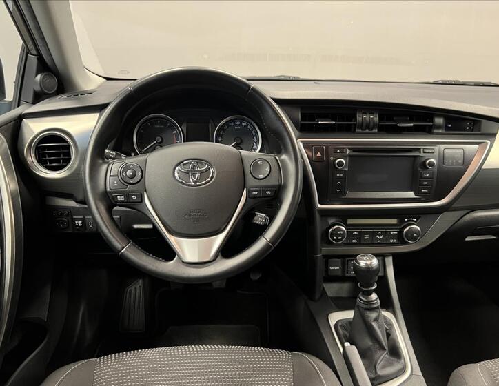 Toyota Auris 5