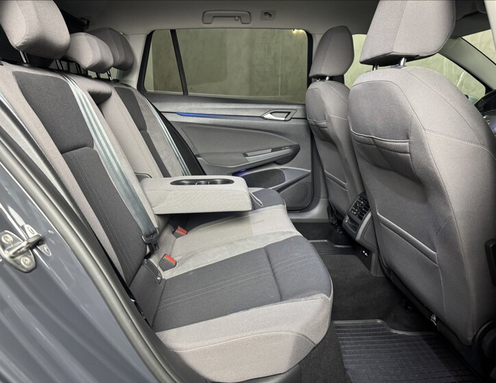 Volkswagen Golf 16