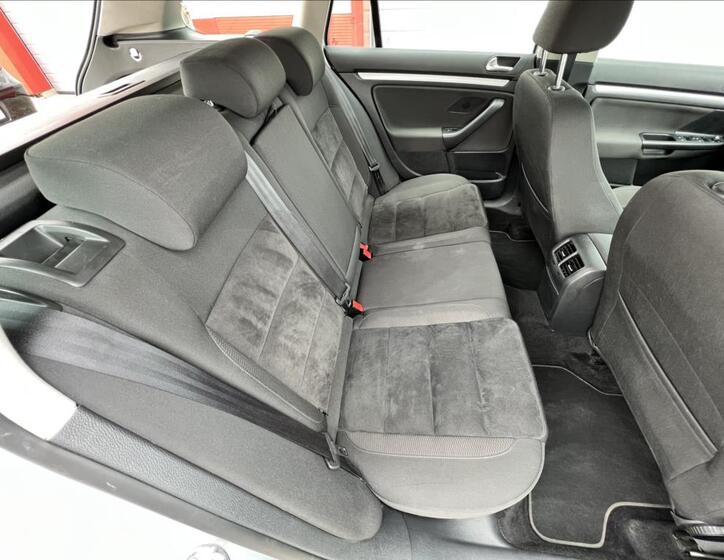 Volkswagen Golf 16