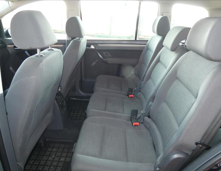 Volkswagen Touran 9