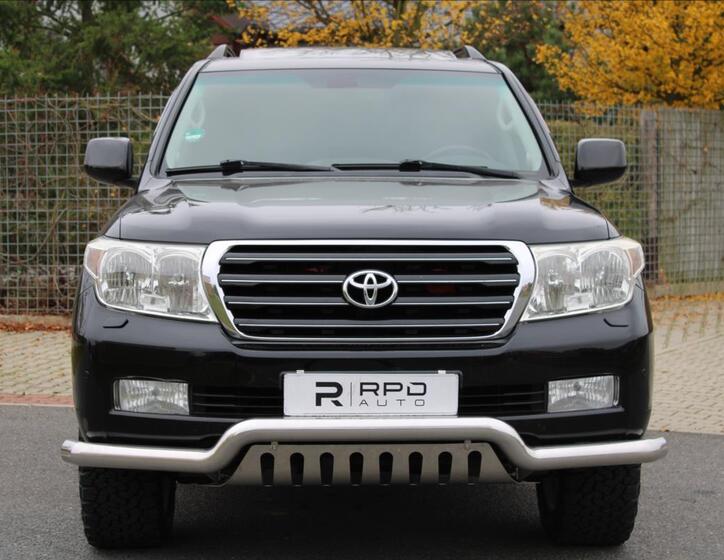 Toyota Land Cruiser 8