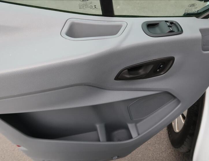 Ford Transit 19