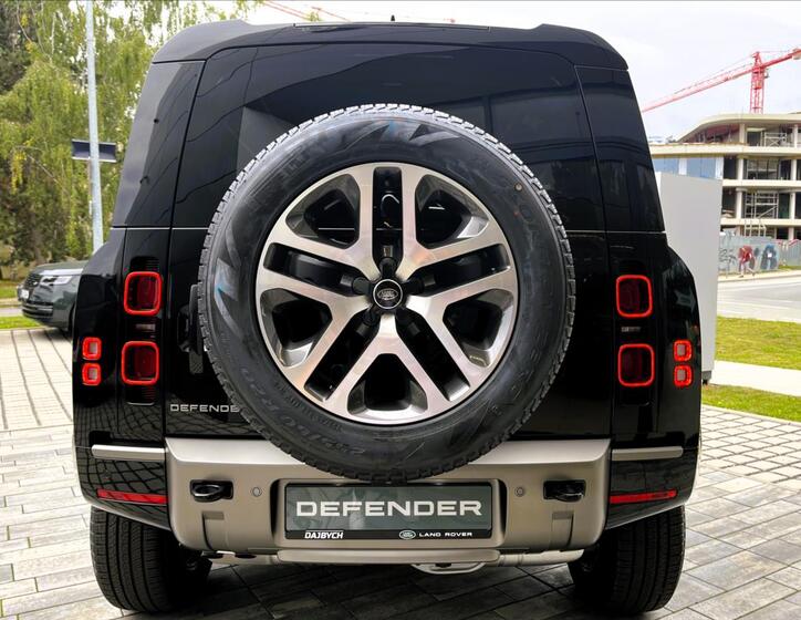 Land Rover Defender 5