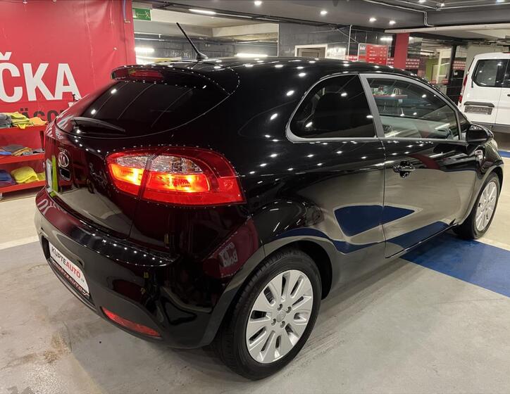 KIA Rio 5