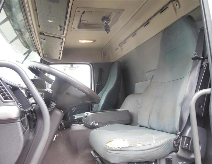 Volvo Ostatní 32