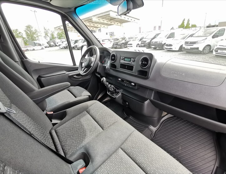 Mercedes-Benz Sprinter 8