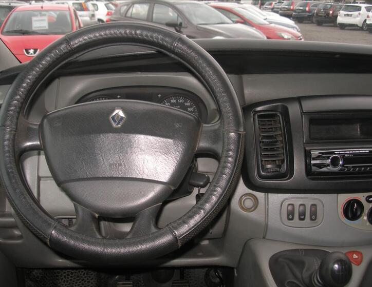 Renault Trafic 8