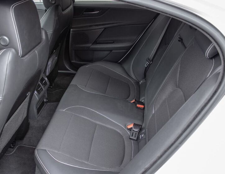 Jaguar XE 18