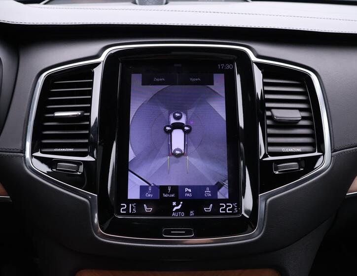 Volvo XC90 30