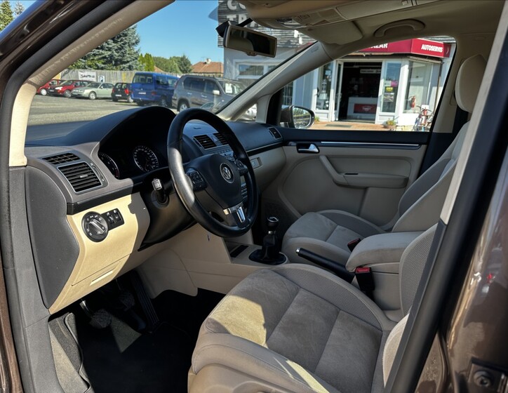 Volkswagen Touran 12