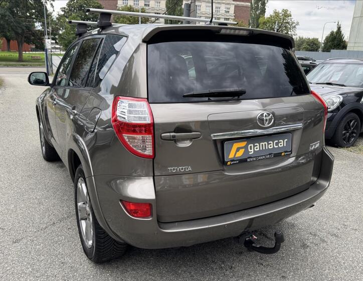 Toyota RAV4 8