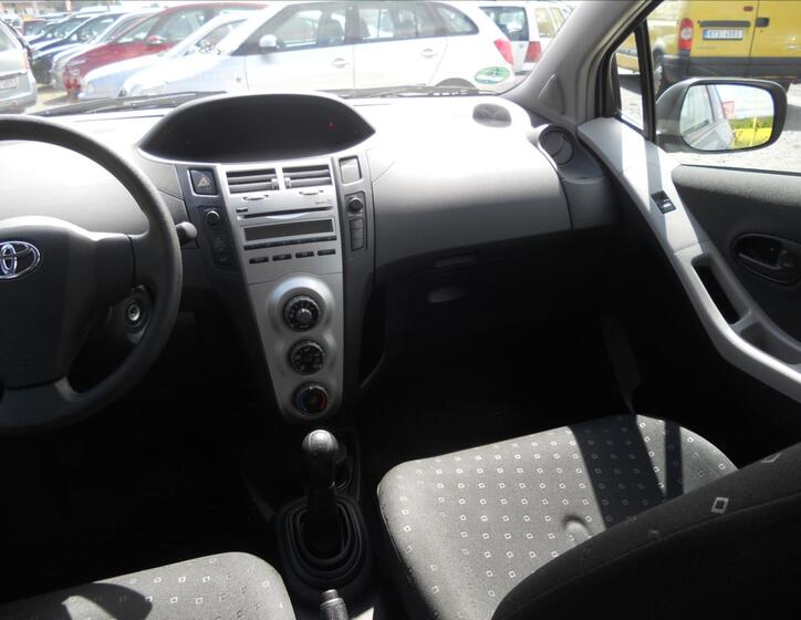 Toyota Yaris 14