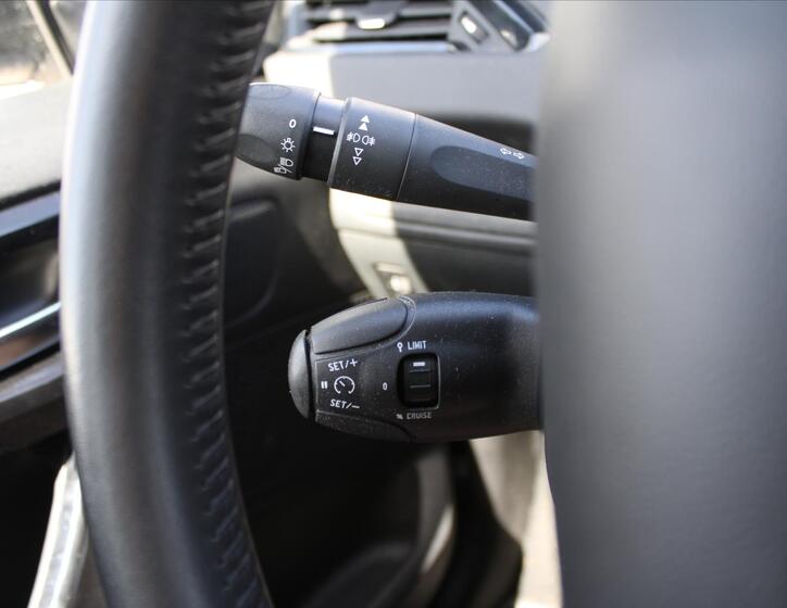 Peugeot 208 14