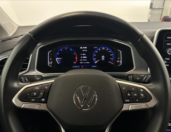 Volkswagen T-Roc 13