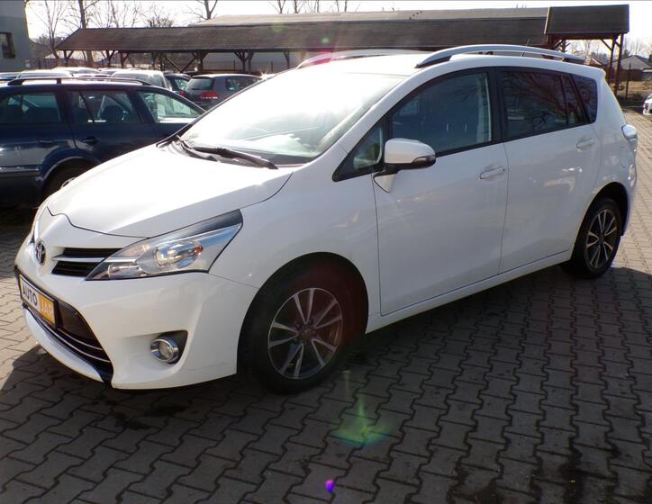 Toyota Verso 3