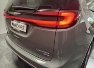Chrysler Pacifica 33