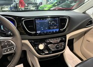 Chrysler Pacifica 13
