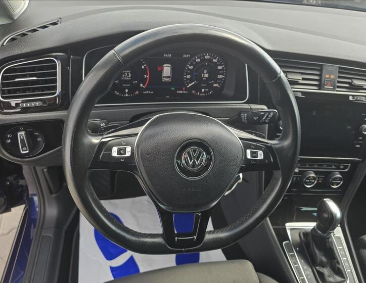 Volkswagen Golf 11