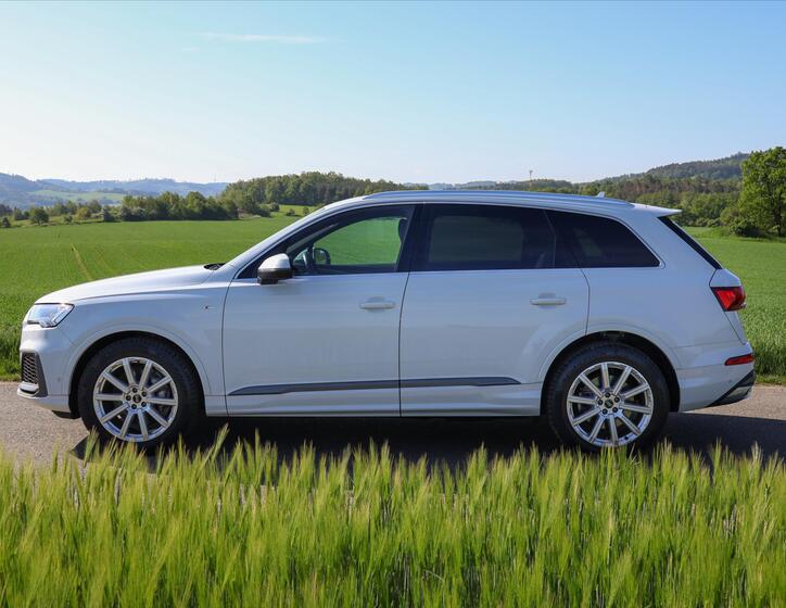 Audi Q7 4