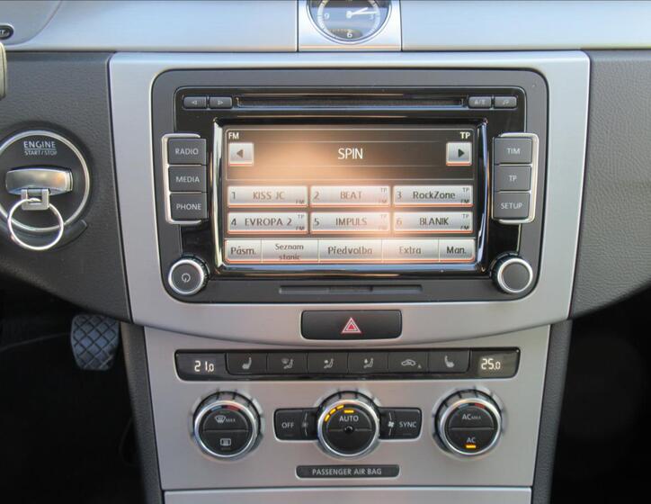 Volkswagen Passat CC 11